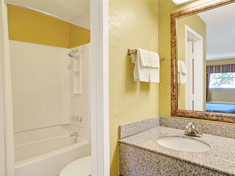 Super 8 By Wyndham Tx/texas Area