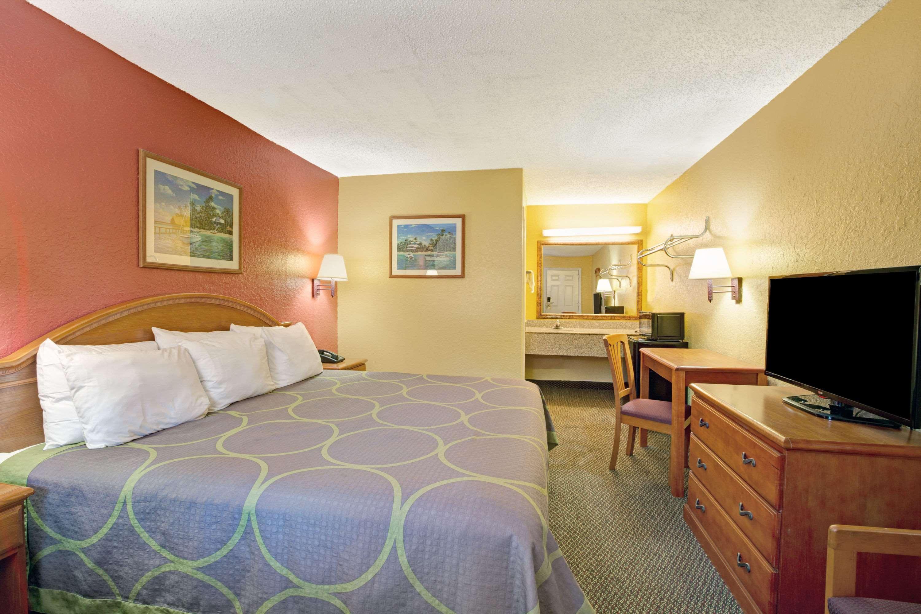Super 8 By Wyndham Tx/texas Area