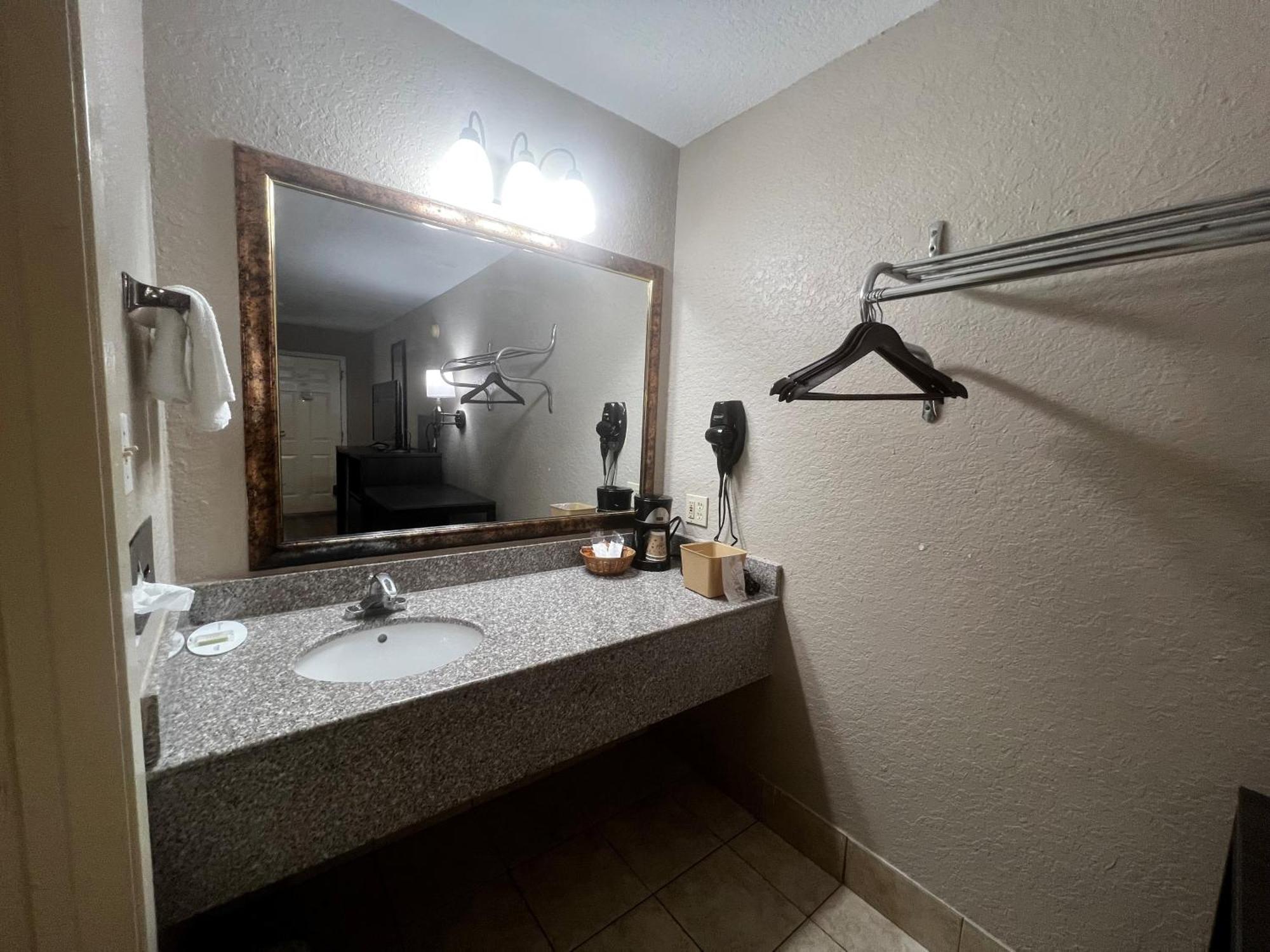 Super 8 By Wyndham Tx/texas Area Hotel La Marque