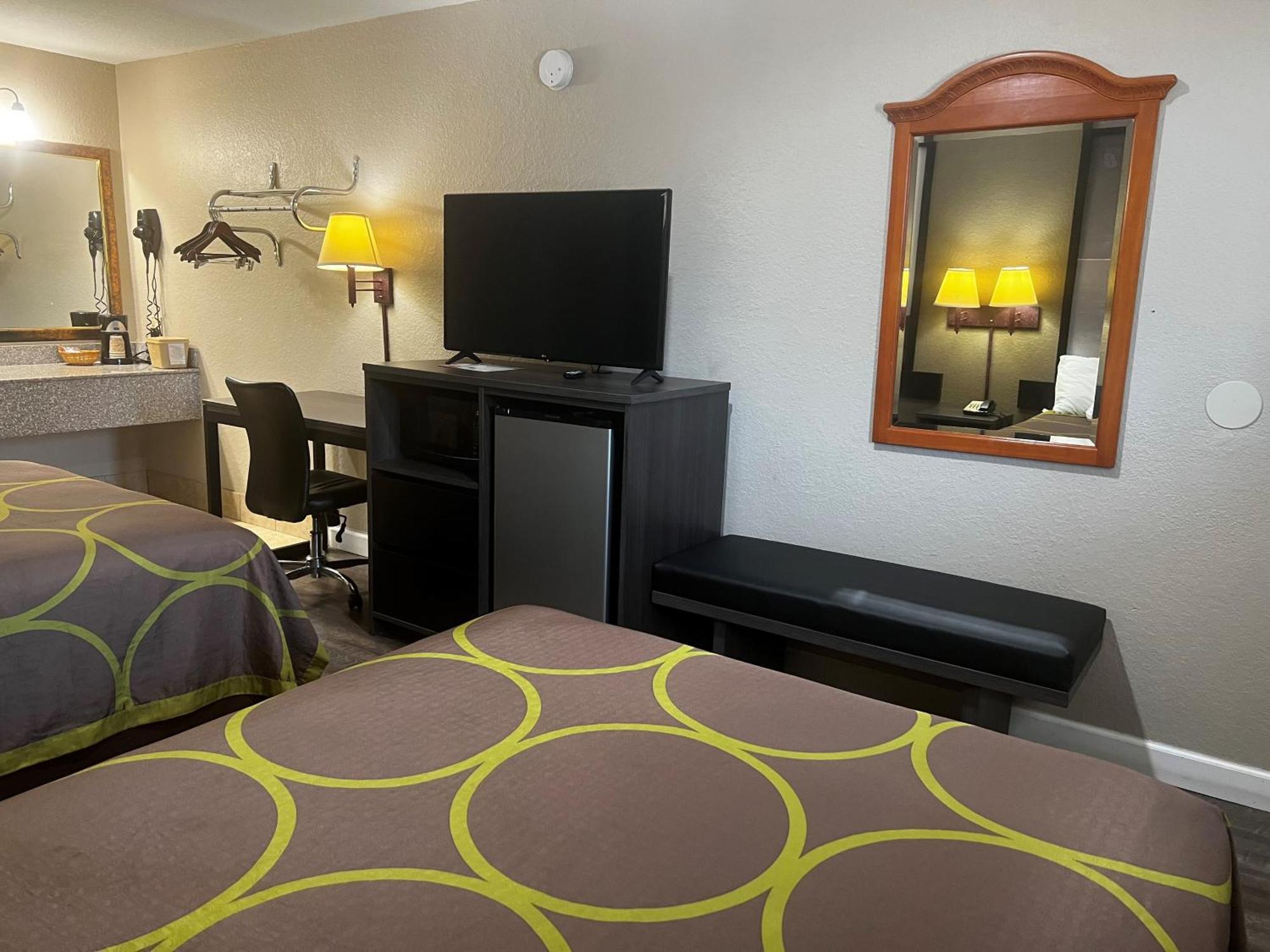 Super 8 By Wyndham Tx/texas Area Hotel