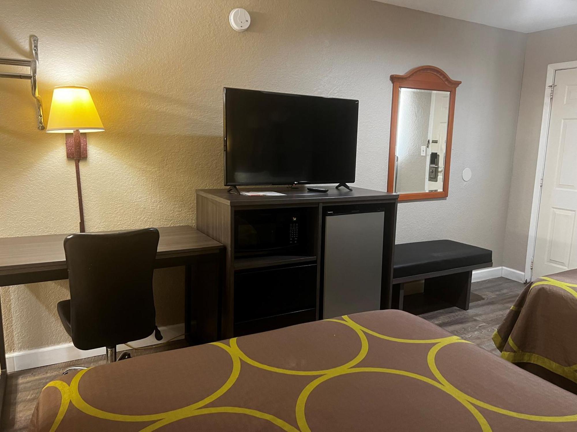 Super 8 By Wyndham Tx/texas Area Hotel
