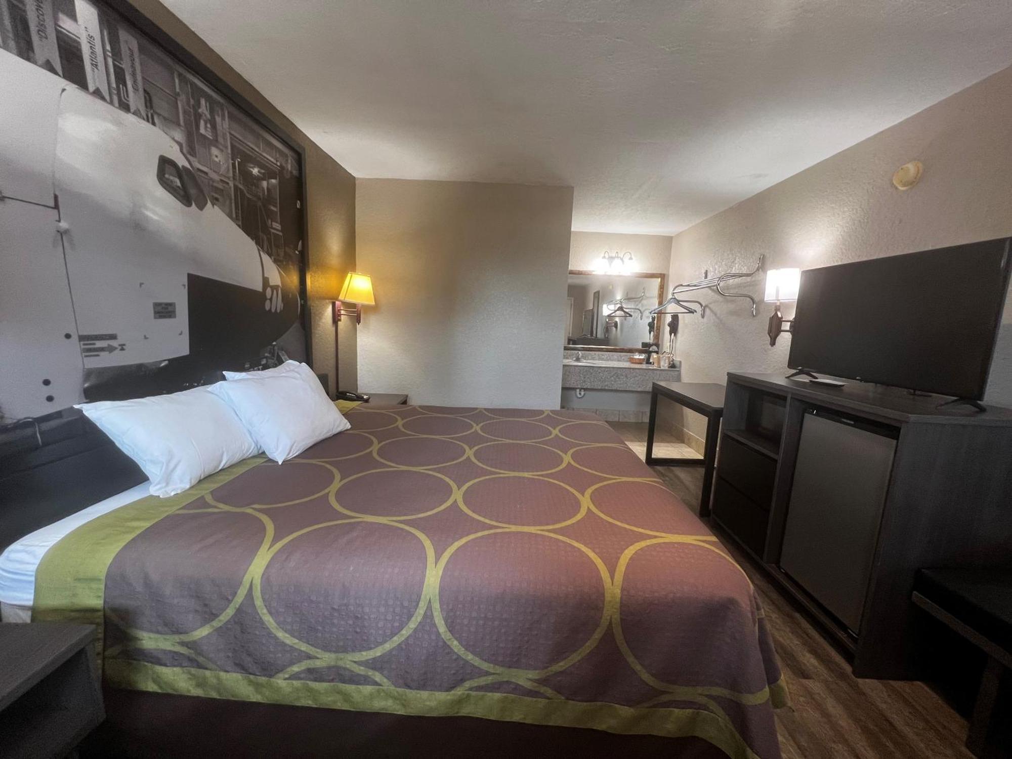 Super 8 By Wyndham Tx/texas Area
