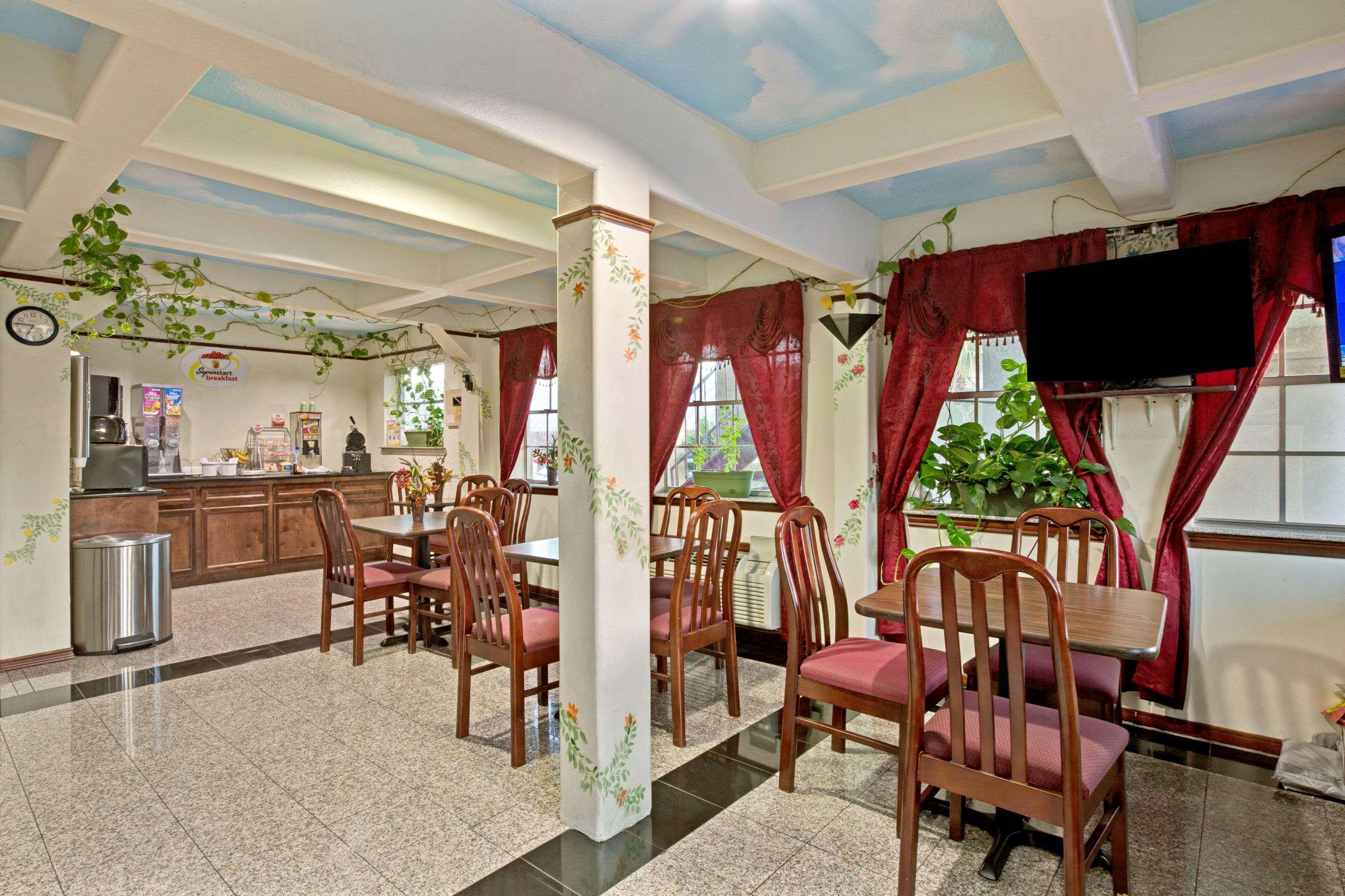 Super 8 By Wyndham Tx/texas Area Hotel 2*