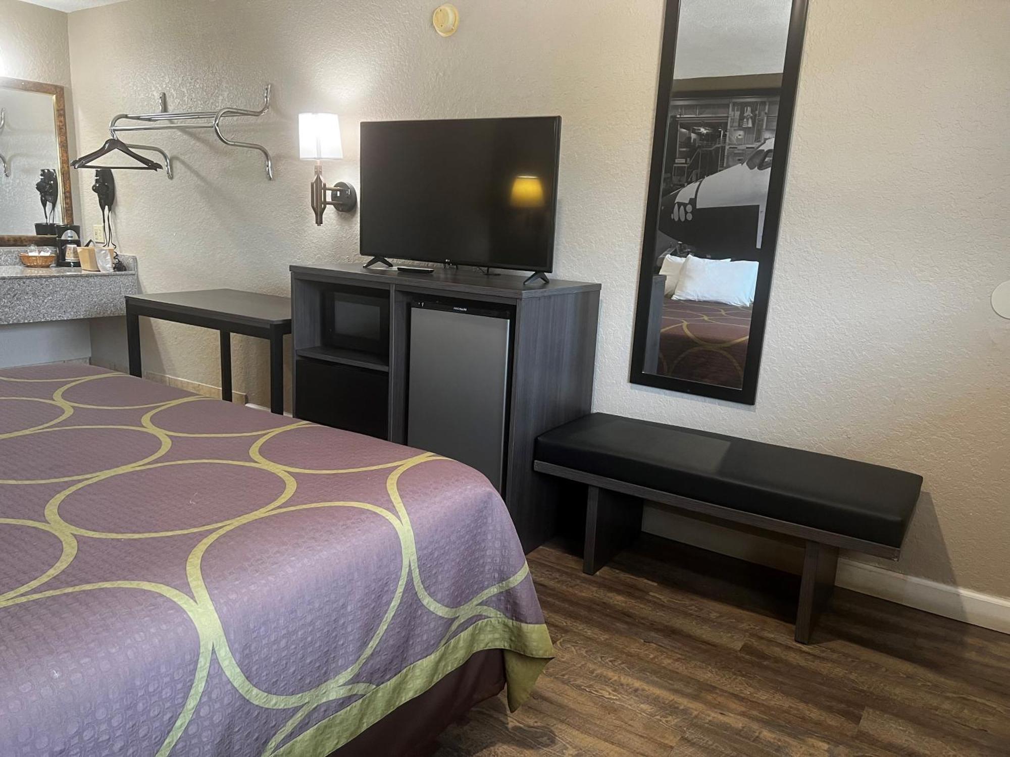 Super 8 By Wyndham Tx/texas Area Hotel